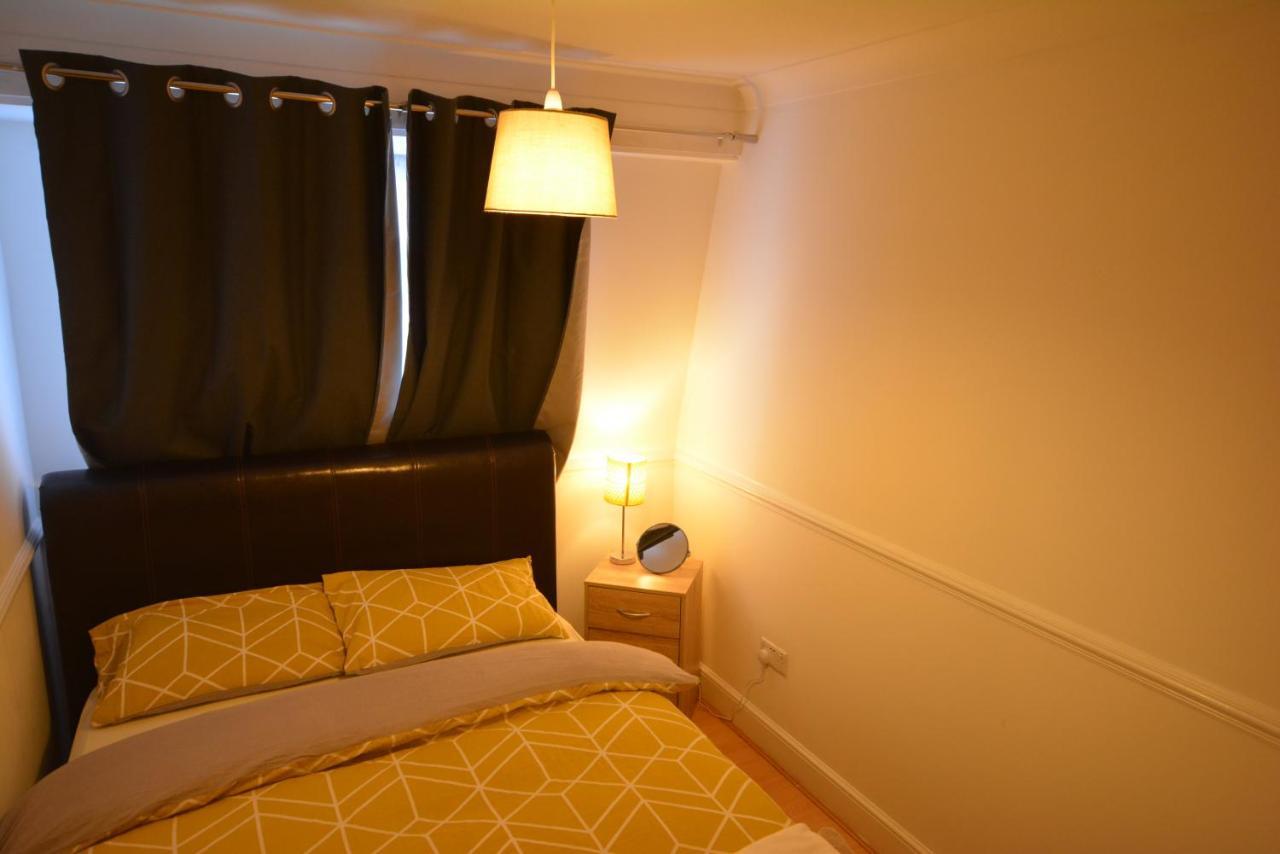 Five Bedroom Townhouse Near Excel Exhibition Centre *