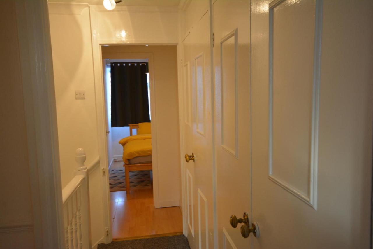 Five Bedroom Townhouse Near Excel Exhibition Centre *