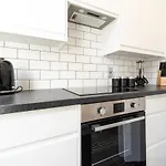 Hyde Park Apartment (SS1)