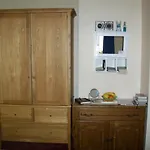 B & B In Seven Sisters
