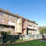 B & B In Seven Sisters