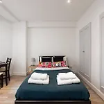 Capital Apartment 327 Chelsea Cloisters