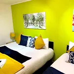 Spacious London Excel 2 Bedrooms, Separate Reception, Kitchen, Full Apartment