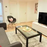 Stylish 2 Bedroom Apartment In The Heart Of Greenwich