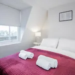 Stunning 2 Bedroom Duplex Apt In Center Of Camden!