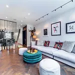 Battersea Church Road I Unique 3 Bedrooms Luxurious House Near Battersea Park