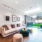 Battersea Church Road I Unique 3 Bedrooms Luxurious House Near Battersea Park