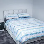Camden Guest House Double Bedroom With Super Large King Bed