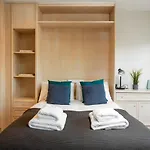 Capital Sloane Street Studio With Balcony