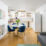 Modern Flat With Patio In Pimlico