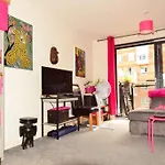 Modern 1 Bed Flat, Central London