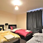London Zone 2 Lovely 4 Bedroom Apartment - 3 Trowbridge Road