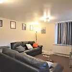 London Zone 2 Lovely 4 Bedroom Apartment - 3 Trowbridge Road