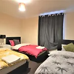 London Zone 2 Lovely 4 Bedroom Apartment - 3 Trowbridge Road