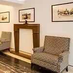 Oyo Cosy Apartment In London With Jacuzzi