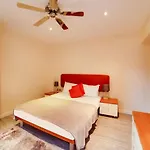 Oyo Cosy Apartment In London With Jacuzzi