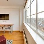 Oyo Cosy Apartment In London With Jacuzzi