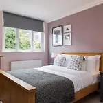 Amazing 4 Bed House Wparking 2Min Walk To Station