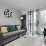 Luxury Chic Apartment Near Canary Wharf, Excel, O2 & Stratford