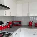 Immaculate 4 beds house close to Excel, O2&Central London