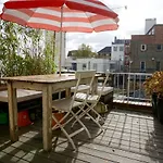 Beautiful Canalside 1-Bedroom Flat With Terrace