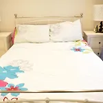 Bright 1 Bedroom Flat In North London With Balcony