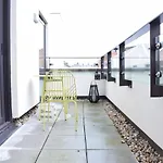 Bright 1 Bedroom Flat In North London With Balcony