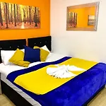 London 2 Bedroom Apartment, Kitchen, Reception&Private Garden