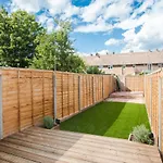 Stylish&Modern 3 Bed Flat in NW London w Garden