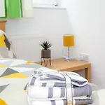Shoreditch/Hoxton 3 Bed Garden Flat; Free Parking
