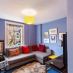Lovely 4-Bedroom House Near Portobello