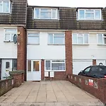 Stunning Four Bedroom House Close To Excel, O2 & Central London With Free Parking