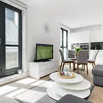 Spacious 2 Bedroom, 3 Beds 2,5 Bathroom, Trafalgar Square