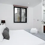 Spacious 2 Bedroom, 3 Beds 2,5 Bathroom, Trafalgar Square