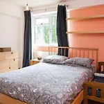 Pass The Keys Spacious Kennington Apartment, 4 Mins From Station