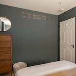 The Heart Of Shepherds Bush - Modern 2Bdr Apartment With Garden