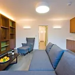 3Rd Floor 2Br Apartment In Soho