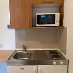 F6-Comfy Ground Flr Studio Fits 4- Near Paddington