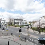 Pass The Keys Cosy 1Bed Apartment Nearby Canary Wharf