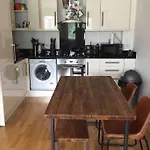 Charming Flat In Golders Green With Parking Space
