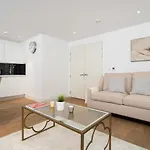 Duplex 2 Bedr, 3 Beds, 2,5 Bath Trafalgar Square