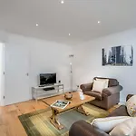 Splendid Apartment Near Vauxhall Tube