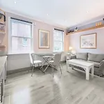 Beautiful 1 Bedroom Apartment In Victoria