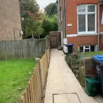 Cozy 1 Bedroom Basement Flat