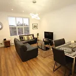 Great West Road Apartments Flat C