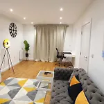 Garland Modern 3 Bedroom House Westfield - Stratford