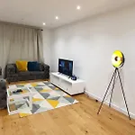 Garland Modern 3 Bedroom House Westfield - Stratford