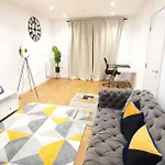 Garland Modern 3 Bedroom House Westfield - Stratford