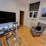 Spacious & Central London Park Ground Floor Flat