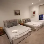 Great West Road Apartments Flat C